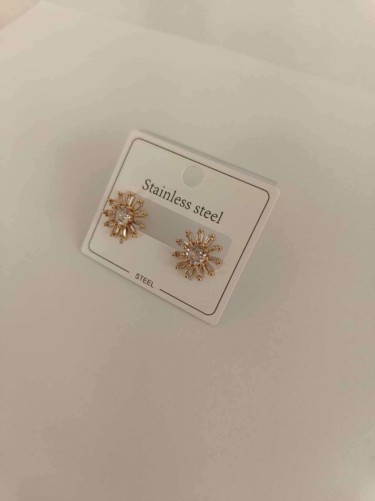 AURORA GÜNEŞ KÜPE - TAŞLI PARLAK DETAYLI